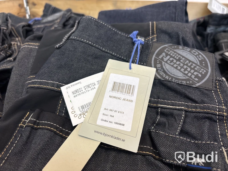 Parti med arbetsbyxor, denim, olika modeller och storlekar
